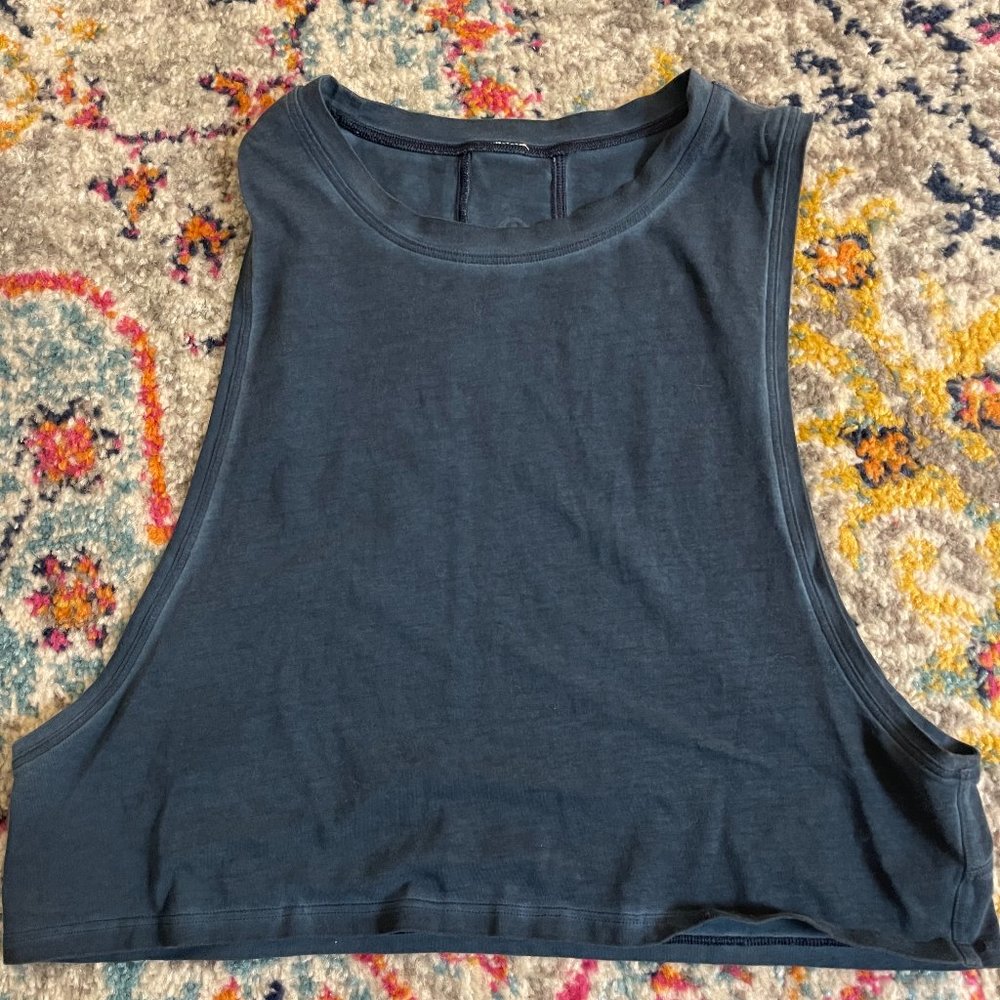 LULU LEMON CROP TOP TEAL SIZE 4